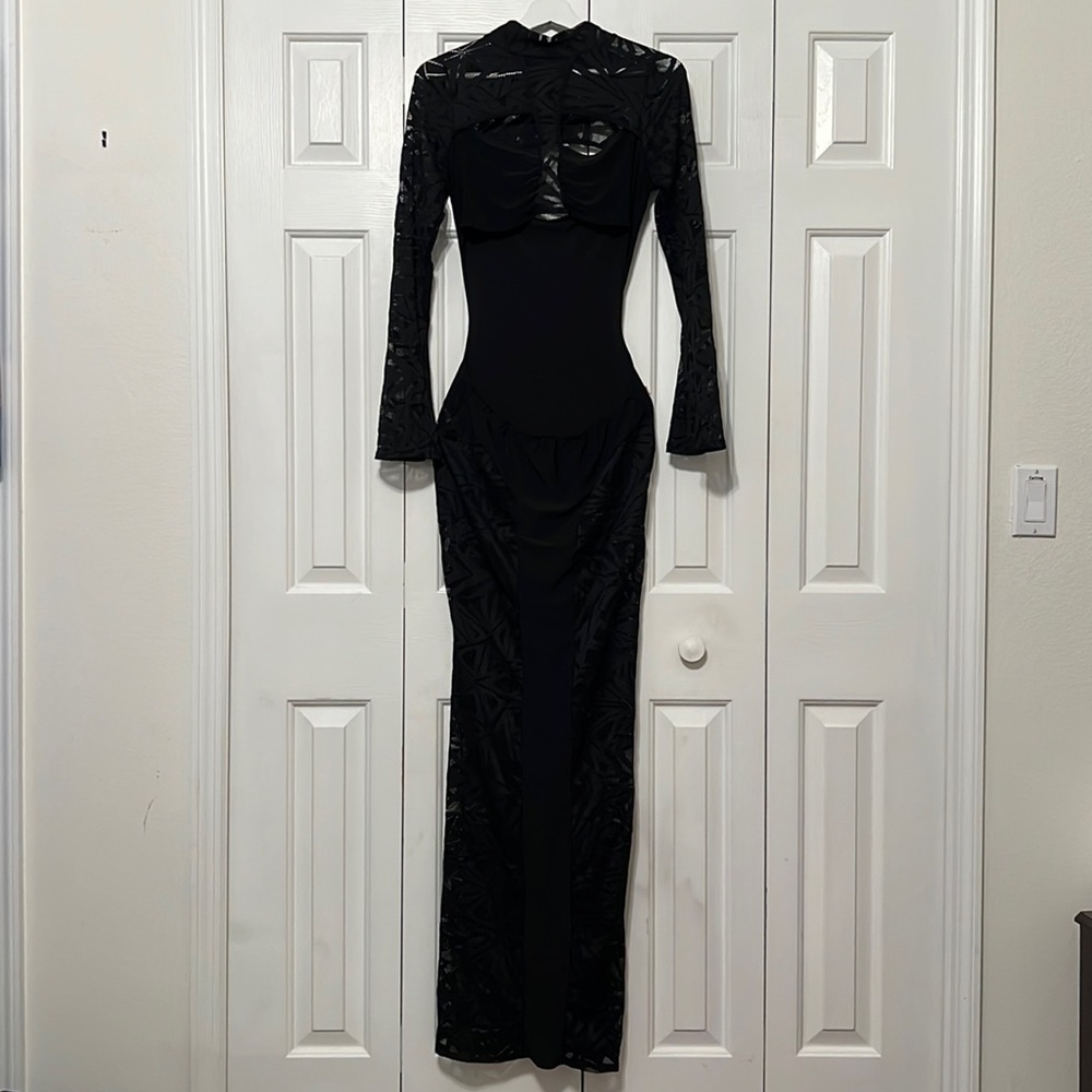 FashionNova Hard to Resist Lace Maxi Dress. Size Large.